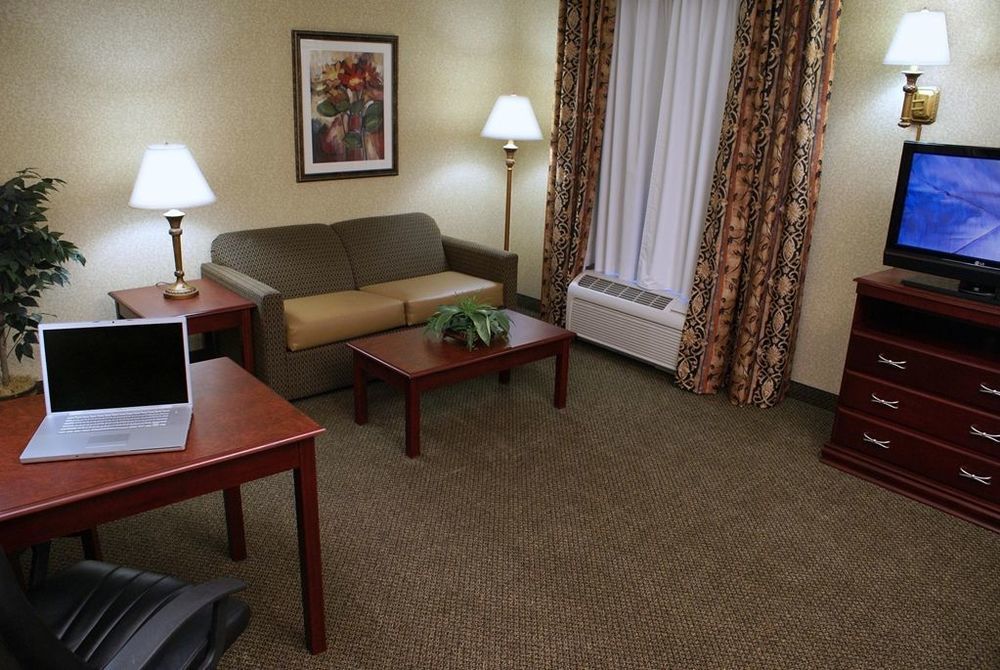 Hampton Inn & Suites Toledo-Perrysburg Rossford Стая снимка