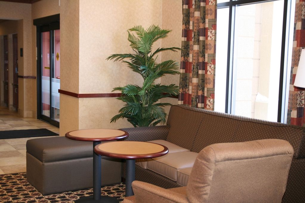 Hampton Inn & Suites Toledo-Perrysburg Rossford Стая снимка