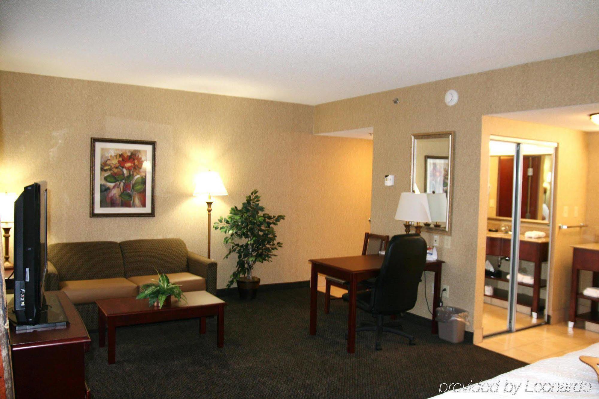 Hampton Inn & Suites Toledo-Perrysburg Rossford Стая снимка