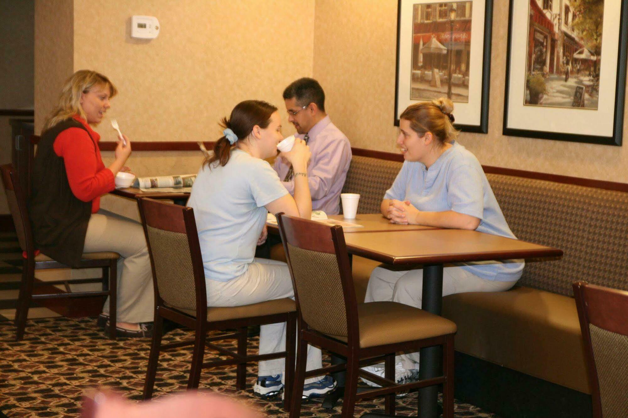 Hampton Inn & Suites Toledo-Perrysburg Rossford Ресторант снимка